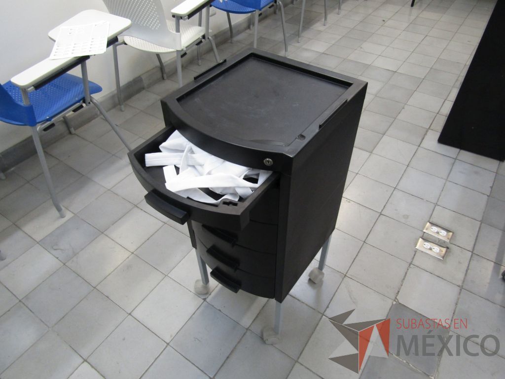 Lote 008 - Carro auxiliar con 5 cajones y ruedas color negro - Imagen 5