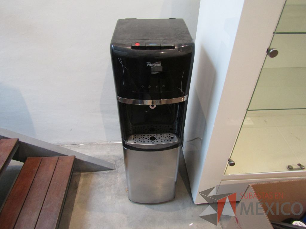 Lote 002 - Despachador de agua WHIRPOOL, Modelo: WK5915BS