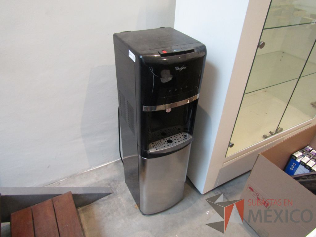 Lote 002 - Despachador de agua WHIRPOOL, Modelo: WK5915BS - Imagen 3
