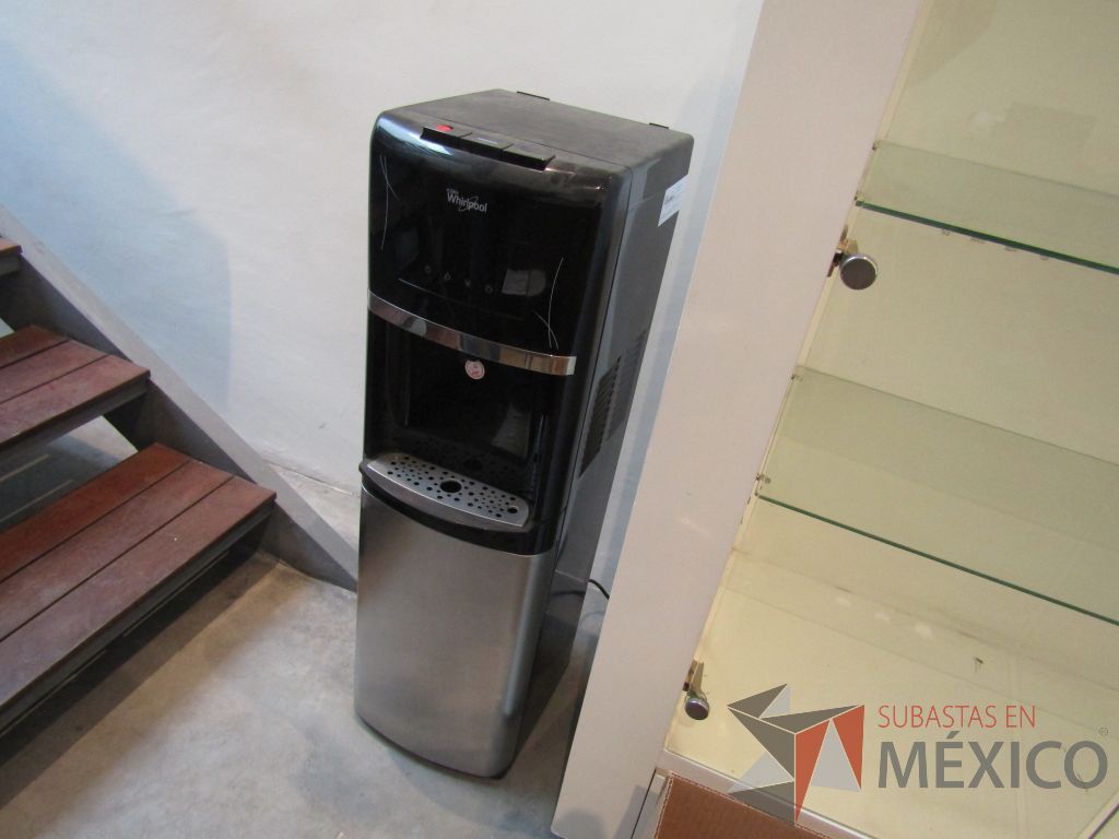 Lote 002 - Despachador de agua WHIRPOOL, Modelo: WK5915BS - Imagen 4