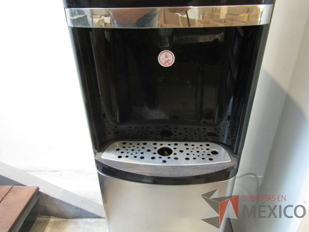 Lote 002 - Despachador de agua WHIRPOOL, Modelo: WK5915BS - Imagen 6