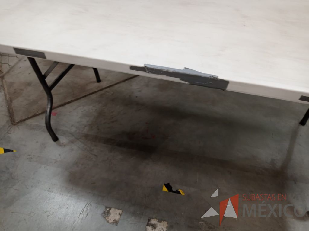 Lote 005 - 2 Tablones plegables de plástico y estructura de metal y patas - Imagen 6