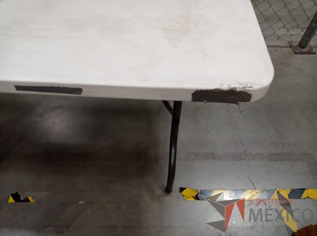 Lote 005 - 2 Tablones plegables de plástico y estructura de metal y patas - Imagen 7