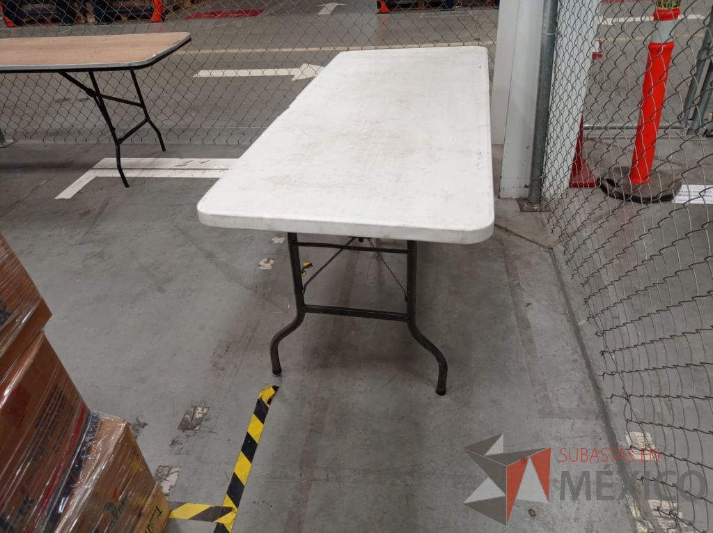 Lote 005 - 2 Tablones plegables de plástico y estructura de metal y patas - Imagen 9