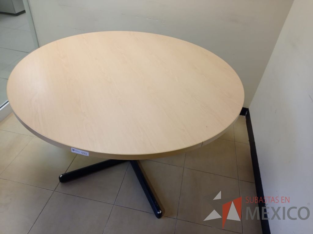 Lote 001 - Mesa de trabajo redonda con patas metálicas color beige - Imagen 5