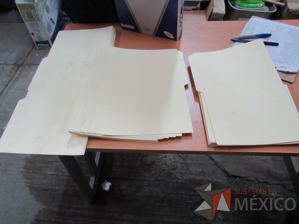 Lote 098 - Sujetadores, protectores y paquetes de sujeta documentos - Imagen 72