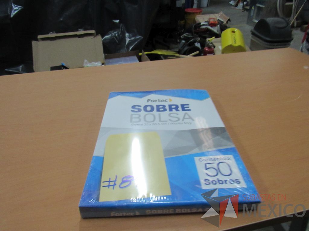 Lote 098 - Sujetadores, protectores y paquetes de sujeta documentos - Imagen 67