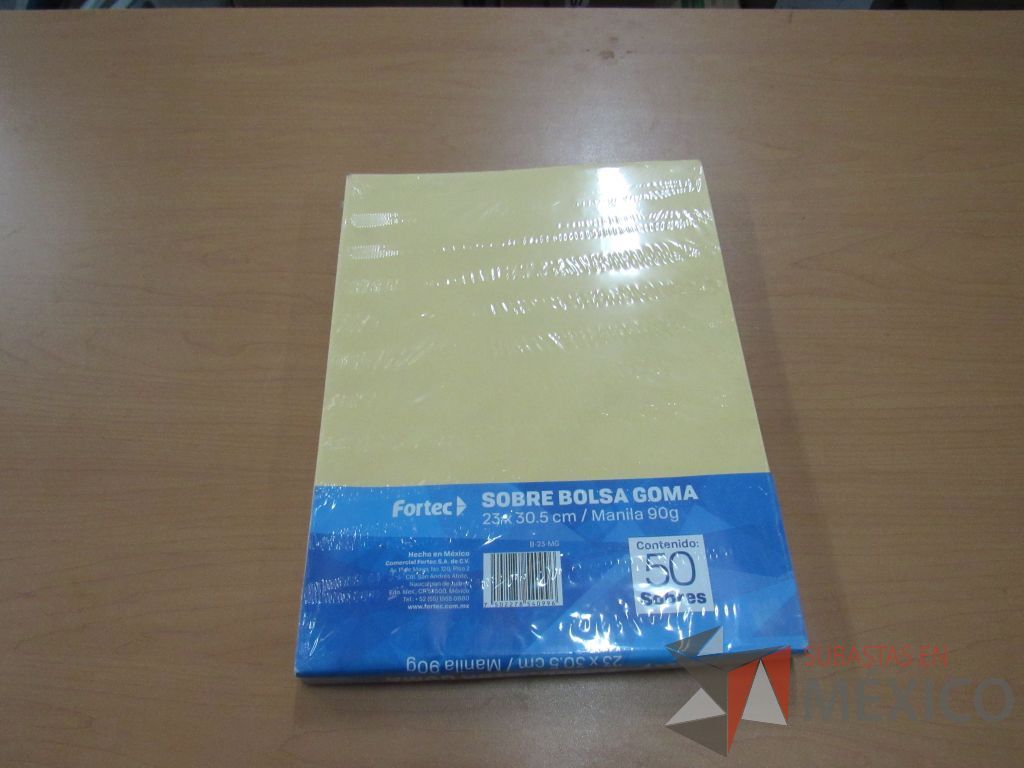 Lote 098 - Sujetadores, protectores y paquetes de sujeta documentos - Imagen 68