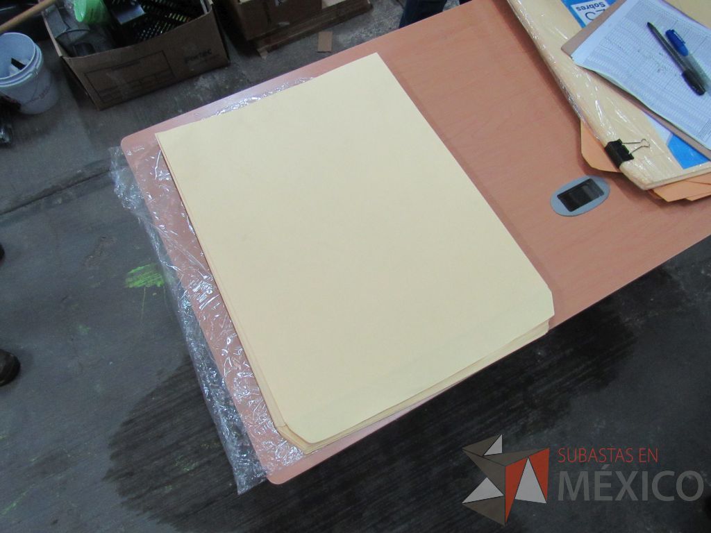 Lote 098 - Sujetadores, protectores y paquetes de sujeta documentos - Imagen 86