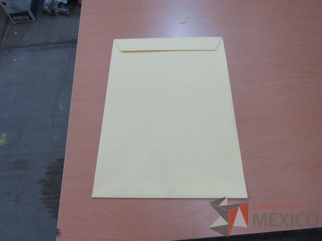 Lote 098 - Sujetadores, protectores y paquetes de sujeta documentos - Imagen 61