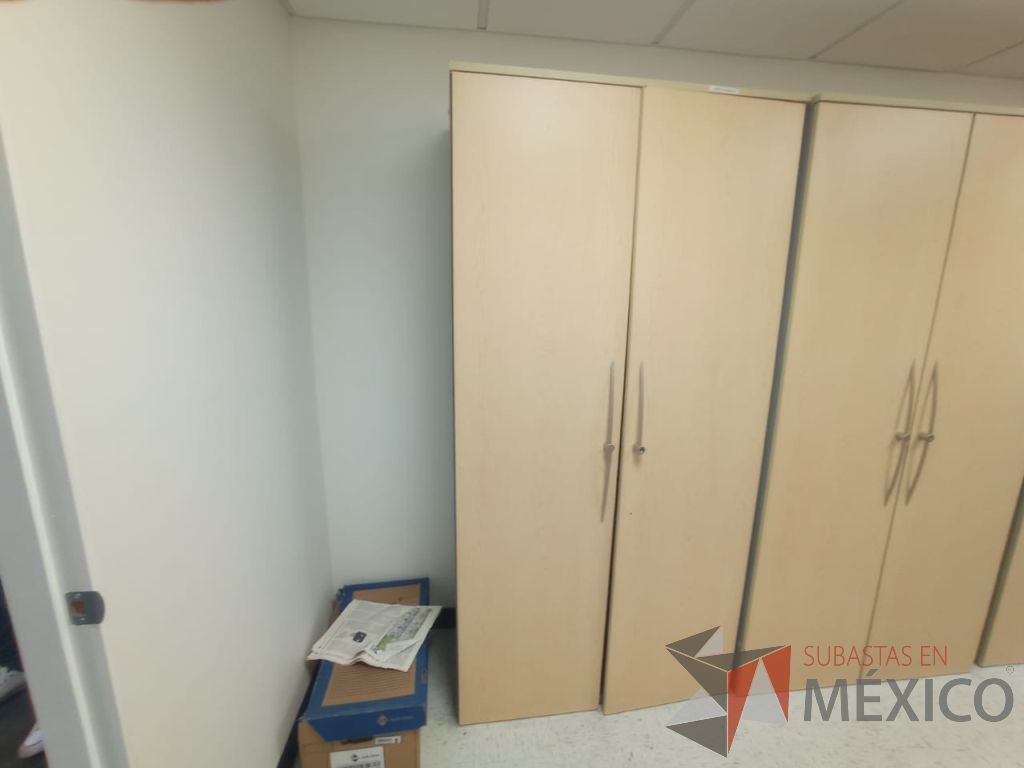 Lote 008 - Gabinete altos de 2 puertas y 3 entrepaños - Imagen 2