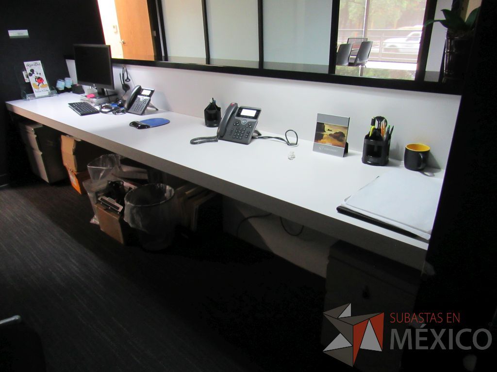 Lote 447 - Estación de trabajo empotrada para 2 personas con superficie color negro - Imagen 6