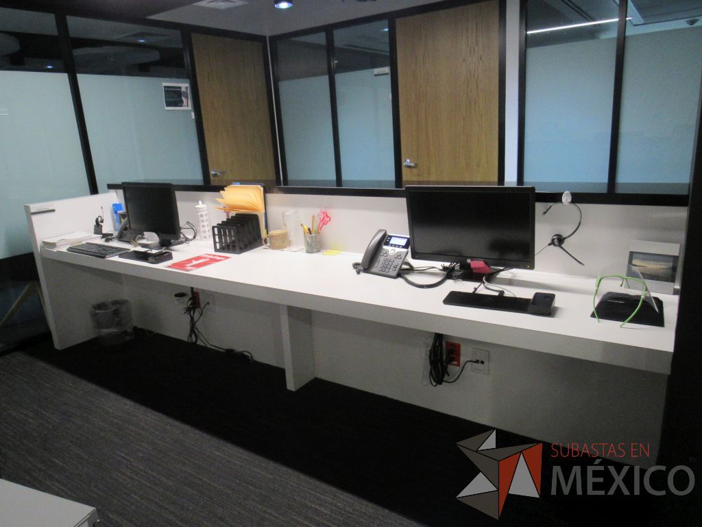 Lote 461 - Estación de trabajo empotrada para 2 personas con repisa color negro - Imagen 8