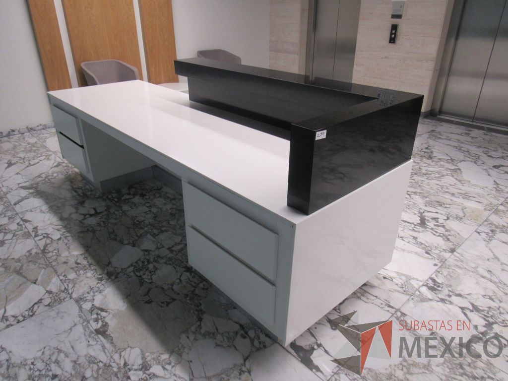 Lote 466 - Mueble de recepción con 4 cajones color blanco y repisa color negro - Imagen 10