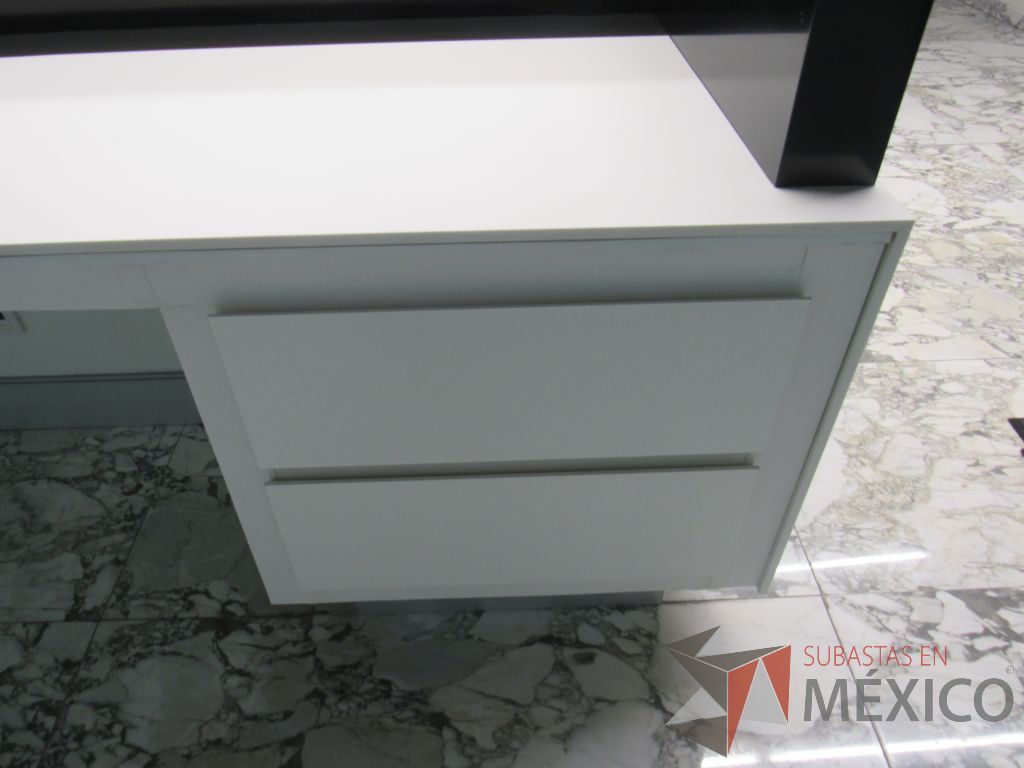 Lote 466 - Mueble de recepción con 4 cajones color blanco y repisa color negro - Imagen 12