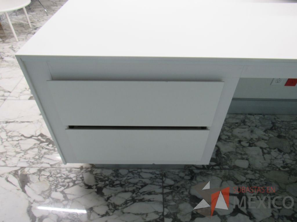 Lote 466 - Mueble de recepción con 4 cajones color blanco y repisa color negro - Imagen 14