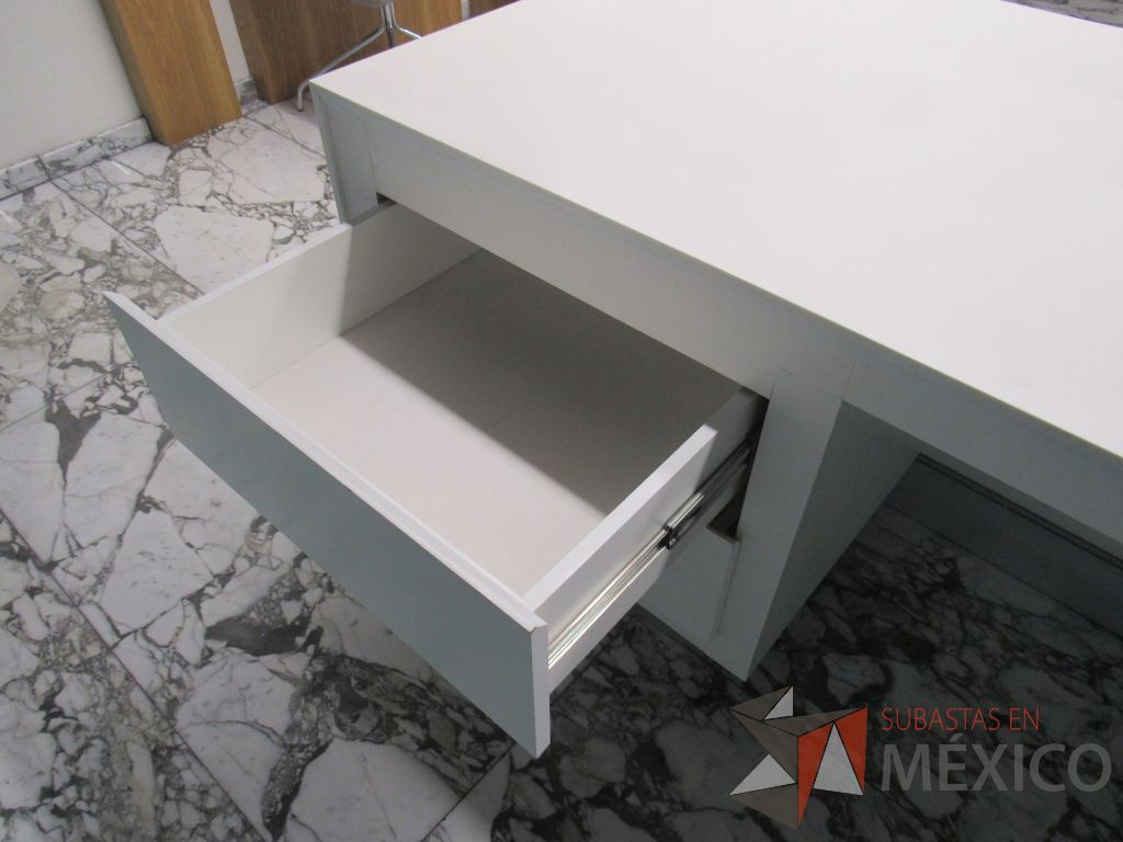 Lote 466 - Mueble de recepción con 4 cajones color blanco y repisa color negro - Imagen 15