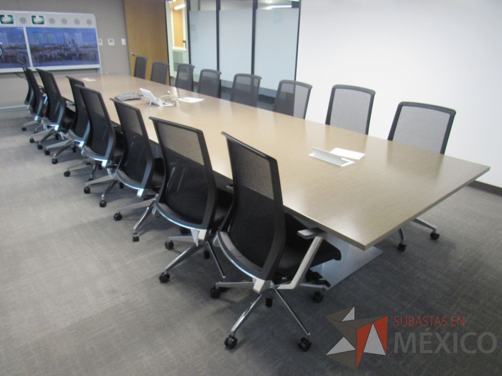 Lote 004 - Mesa de sala de juntas para 16 personas con accesorio para conexiones - Imagen 6