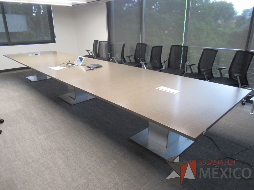 Lote 004 - Mesa de sala de juntas para 16 personas con accesorio para conexiones - Imagen 8