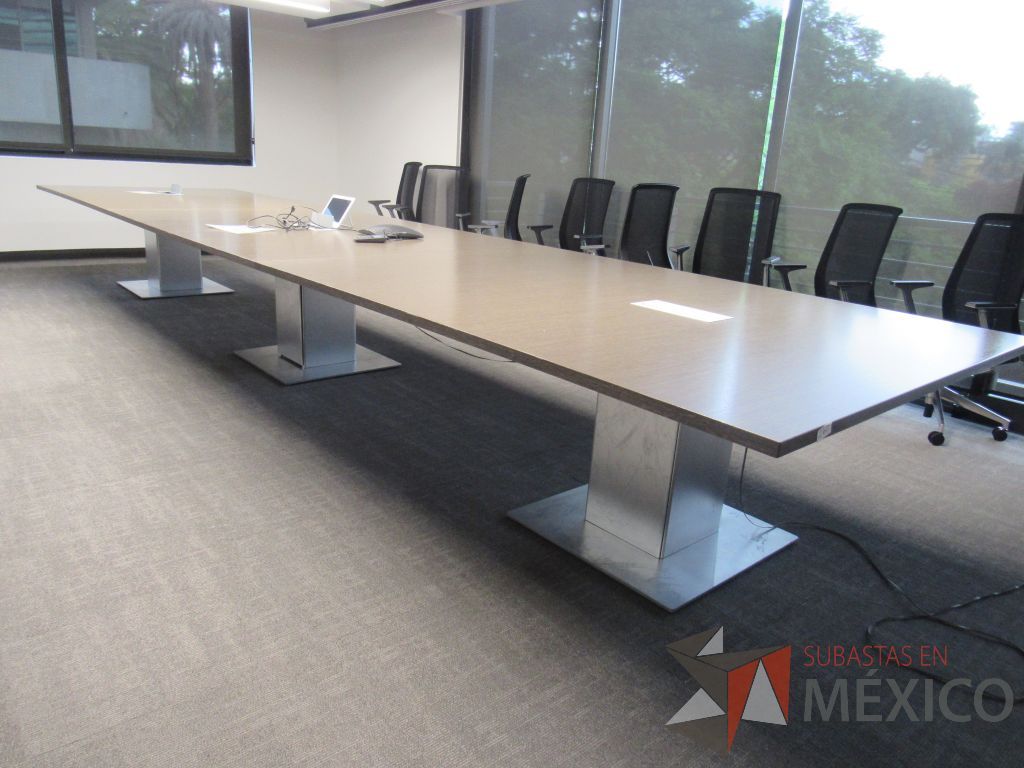 Lote 004 - Mesa de sala de juntas para 16 personas con accesorio para conexiones - Imagen 9