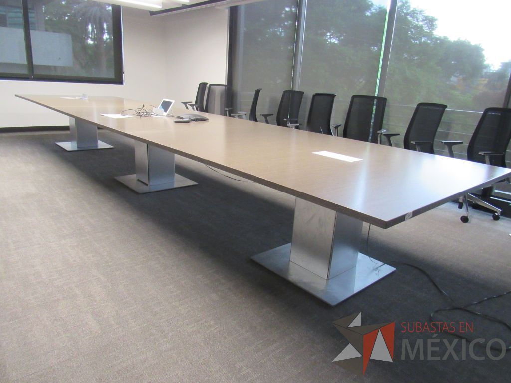 Lote 004 - Mesa de sala de juntas para 16 personas con accesorio para conexiones - Imagen 10