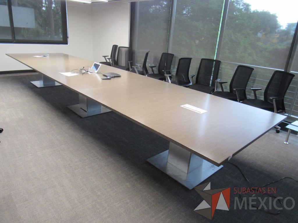 Lote 004 - Mesa de sala de juntas para 16 personas con accesorio para conexiones - Imagen 11