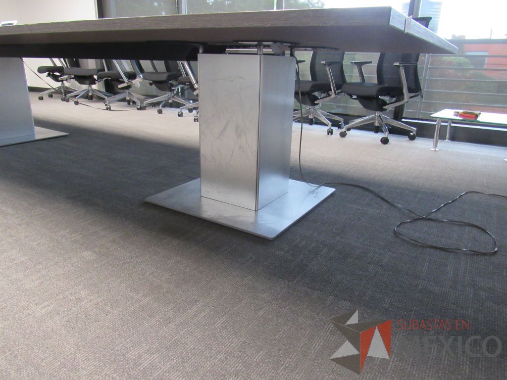 Lote 004 - Mesa de sala de juntas para 16 personas con accesorio para conexiones - Imagen 13