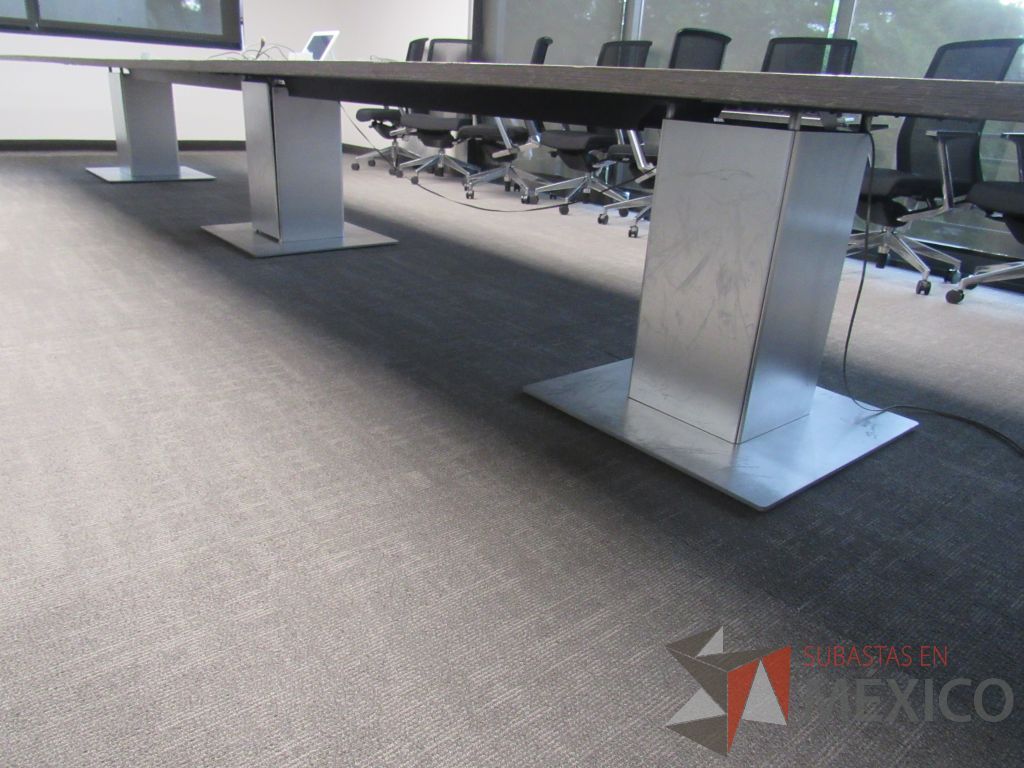 Lote 004 - Mesa de sala de juntas para 16 personas con accesorio para conexiones - Imagen 14