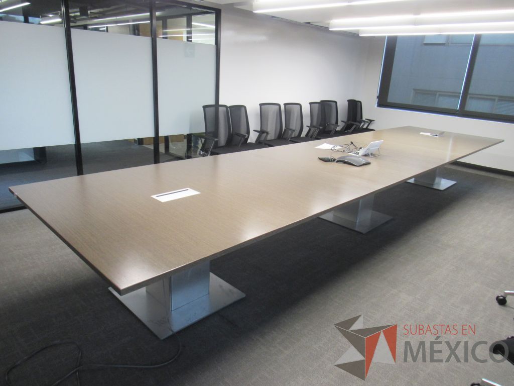 Lote 004 - Mesa de sala de juntas para 16 personas con accesorio para conexiones - Imagen 15
