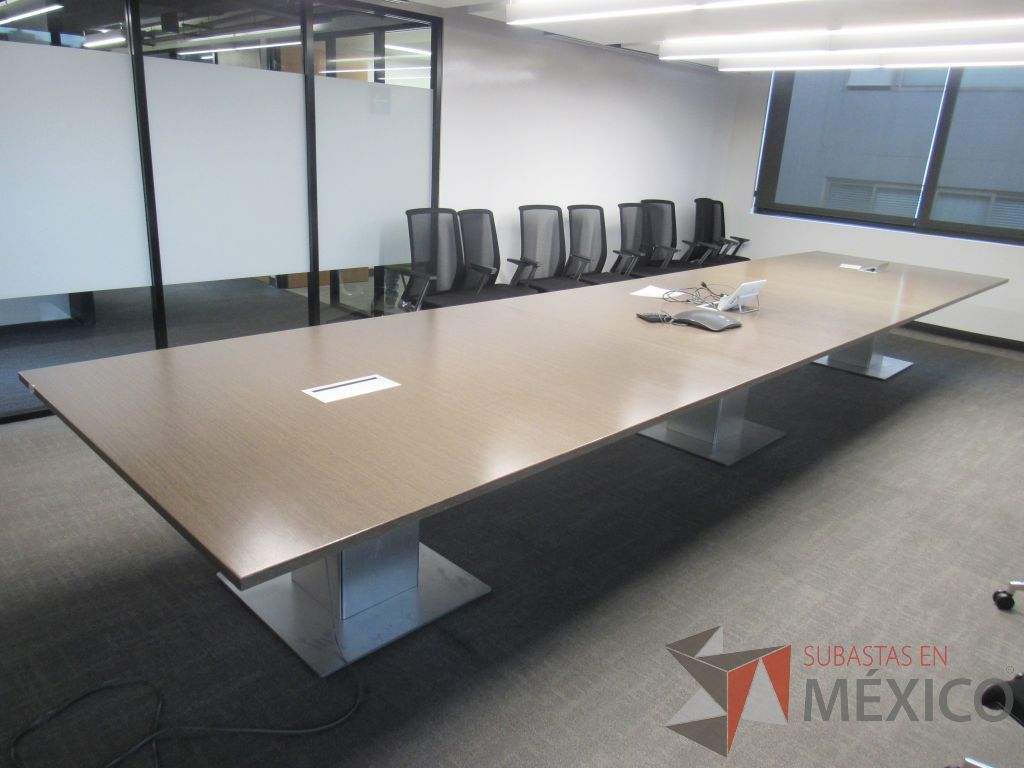 Lote 004 - Mesa de sala de juntas para 16 personas con accesorio para conexiones - Imagen 16