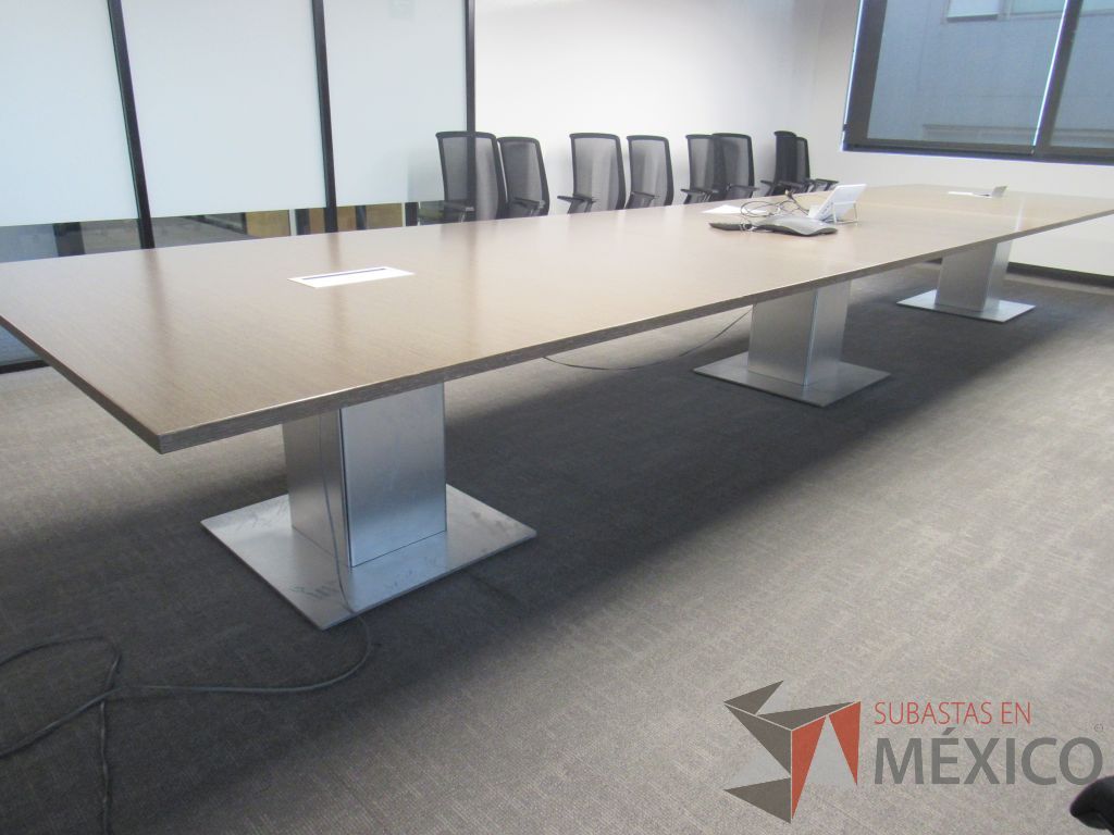 Lote 004 - Mesa de sala de juntas para 16 personas con accesorio para conexiones - Imagen 17