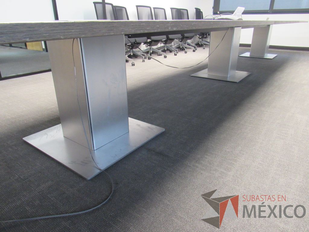 Lote 004 - Mesa de sala de juntas para 16 personas con accesorio para conexiones - Imagen 18