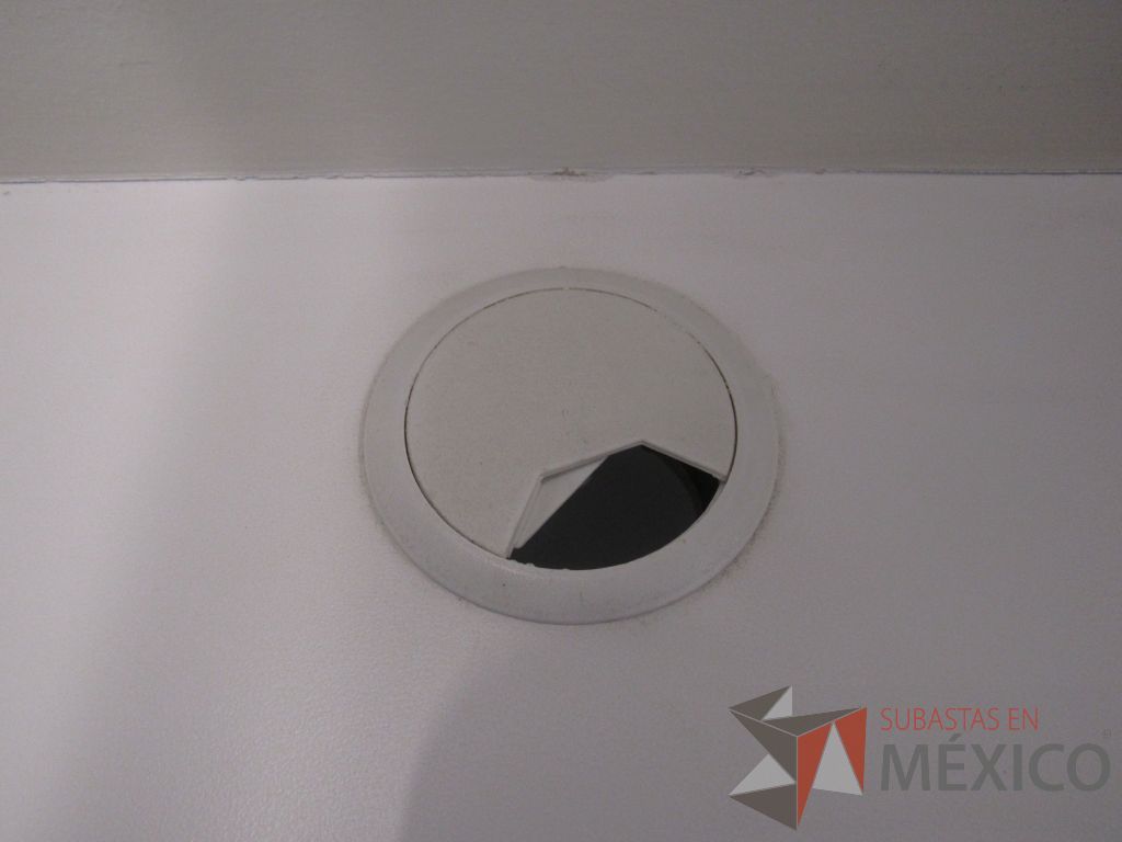 Lote 266- Estación de trabajo para 3 personas con cubierta color blanco - Imagen 7