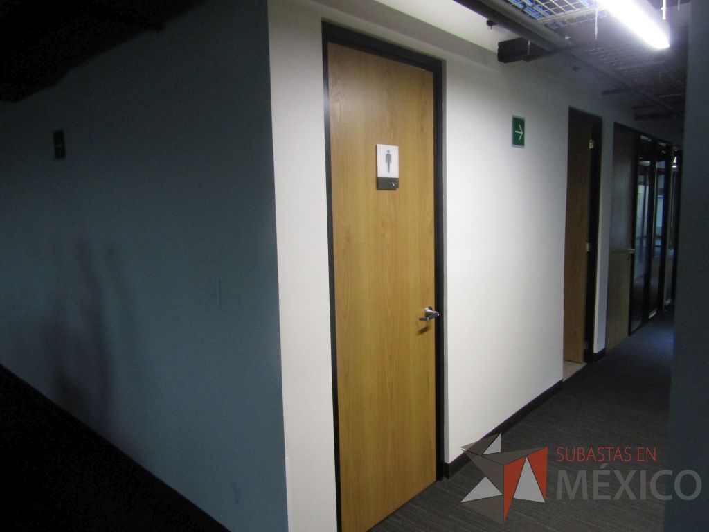 Lote 473 - 4 Puertas de madera con chapa metálica - Imagen 2