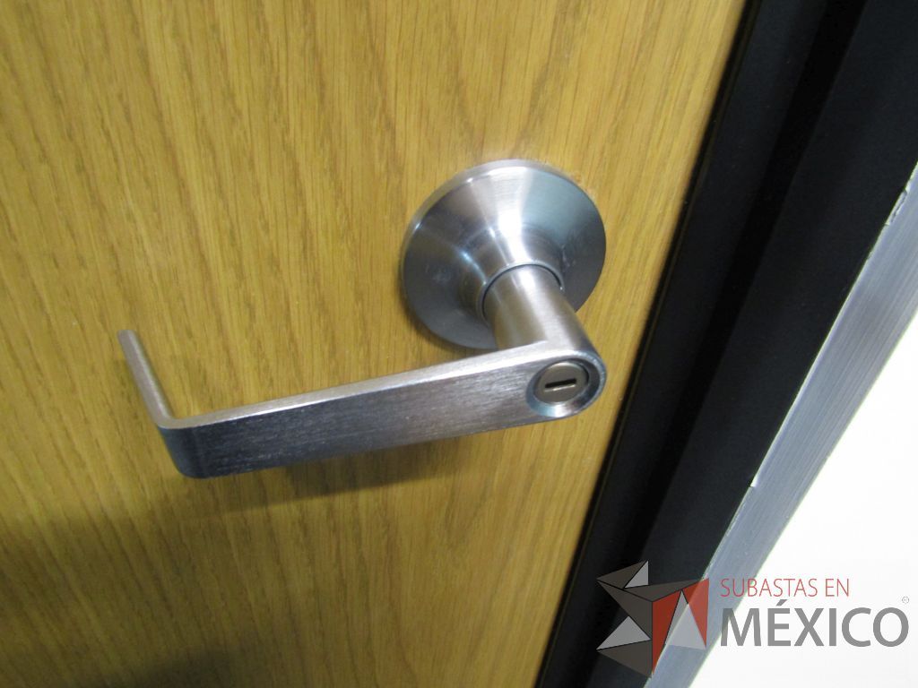 Lote 473 - 4 Puertas de madera con chapa metálica - Imagen 5