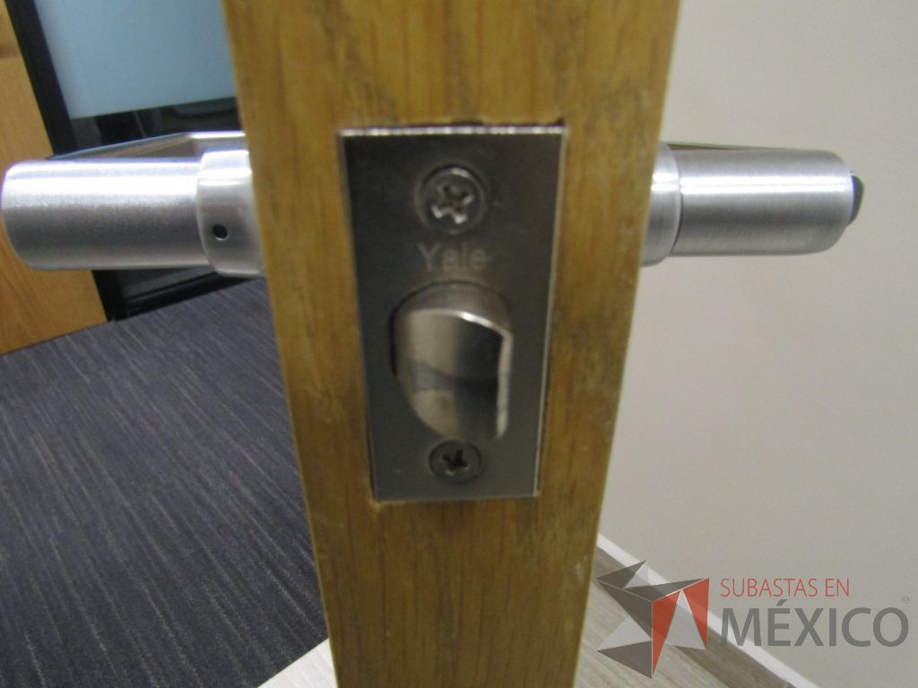 Lote 473 - 4 Puertas de madera con chapa metálica - Imagen 7