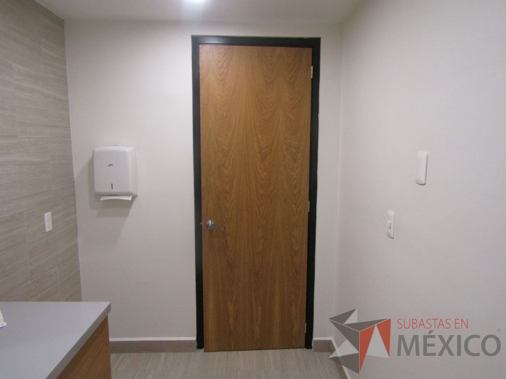 Lote 473 - 4 Puertas de madera con chapa metálica - Imagen 10