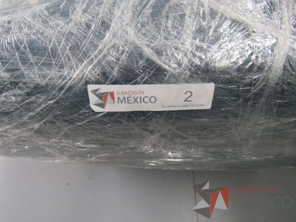 Lote 002 -Sillón de visita de 2 plazas en tela color azul con patas de madera - Imagen 14