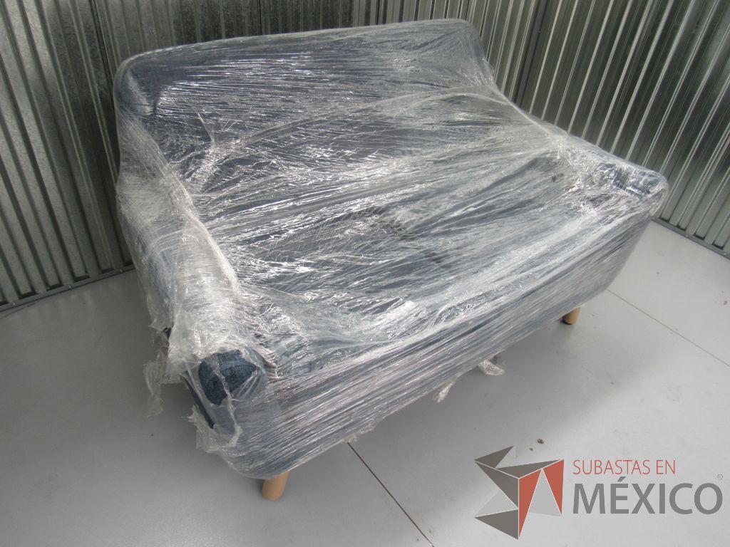 Lote 002 -Sillón de visita de 2 plazas en tela color azul con patas de madera - Imagen 9