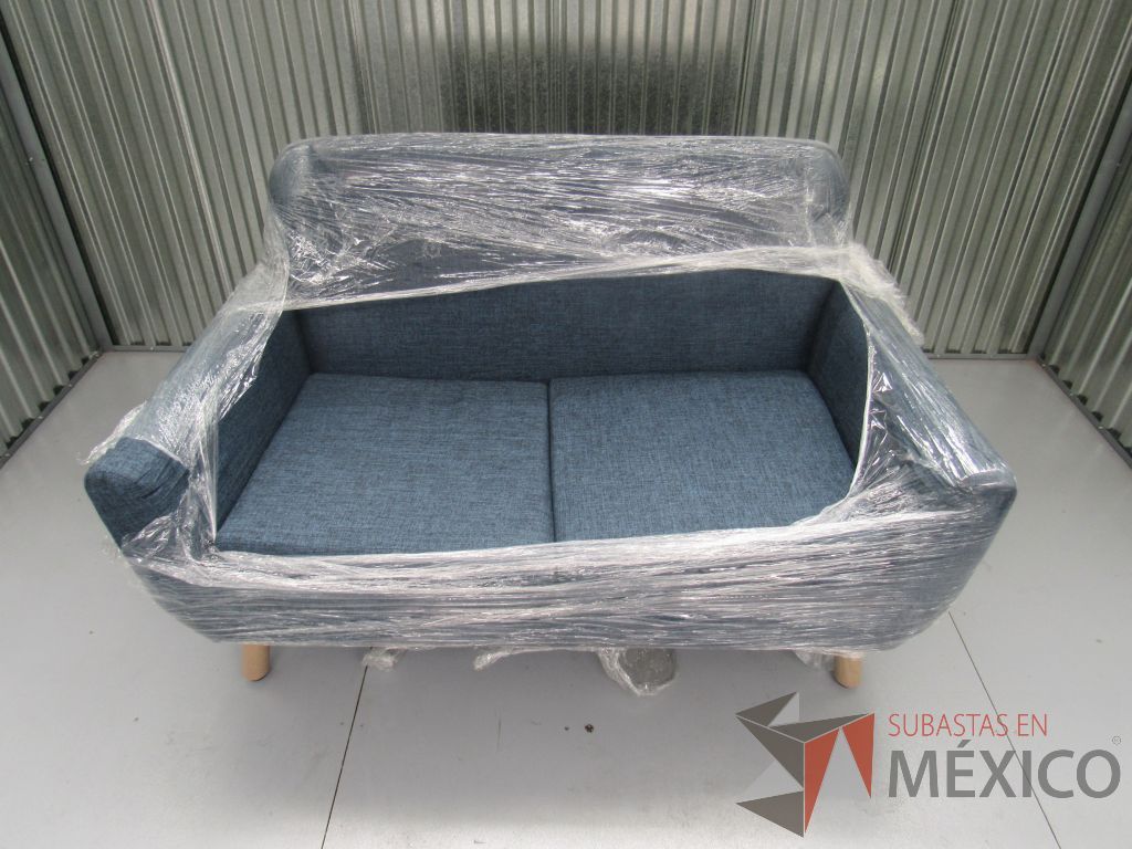 Lote 002 -Sillón de visita de 2 plazas en tela color azul con patas de madera - Imagen 8