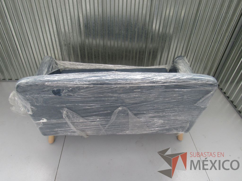 Lote 003 -Sillón de visita de 2 plazas en tela color azul con patas de madera - Imagen 19