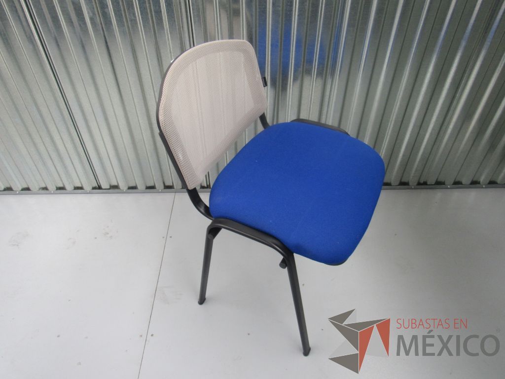 Lote 007 -2 Sillas de visita sin descansabrazos, respaldo de malla y asiento en tela color azul, OFFIHO - Imagen 10