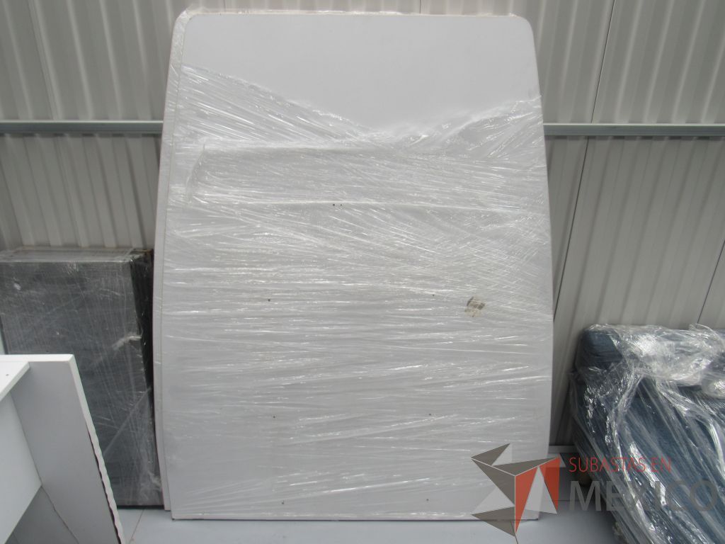 Lote 16 -Mesa de sala de juntas desarmada tipo madera en color blanco dividida en 3 piezas - Imagen 6