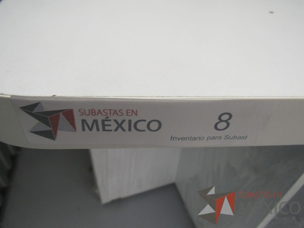 Lote 16 -Mesa de sala de juntas desarmada tipo madera en color blanco dividida en 3 piezas - Imagen 7