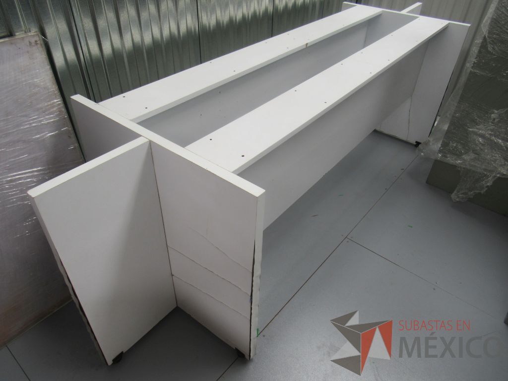 Lote 16 -Mesa de sala de juntas desarmada tipo madera en color blanco dividida en 3 piezas - Imagen 3