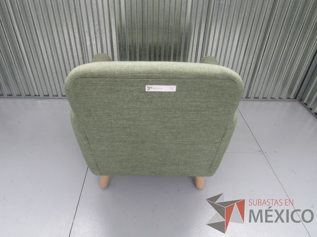 Lote 022 -Sillón de visita en tela color verde con patas de madera - Imagen 2
