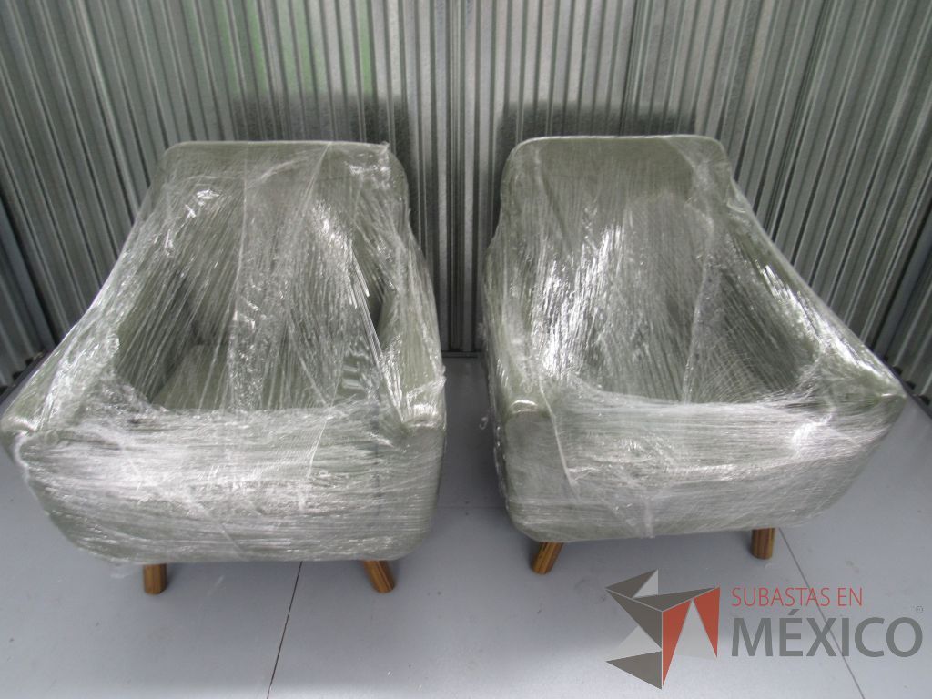 Lote 021 -Sillón de visita en tela color verde con patas de madera - Imagen 3