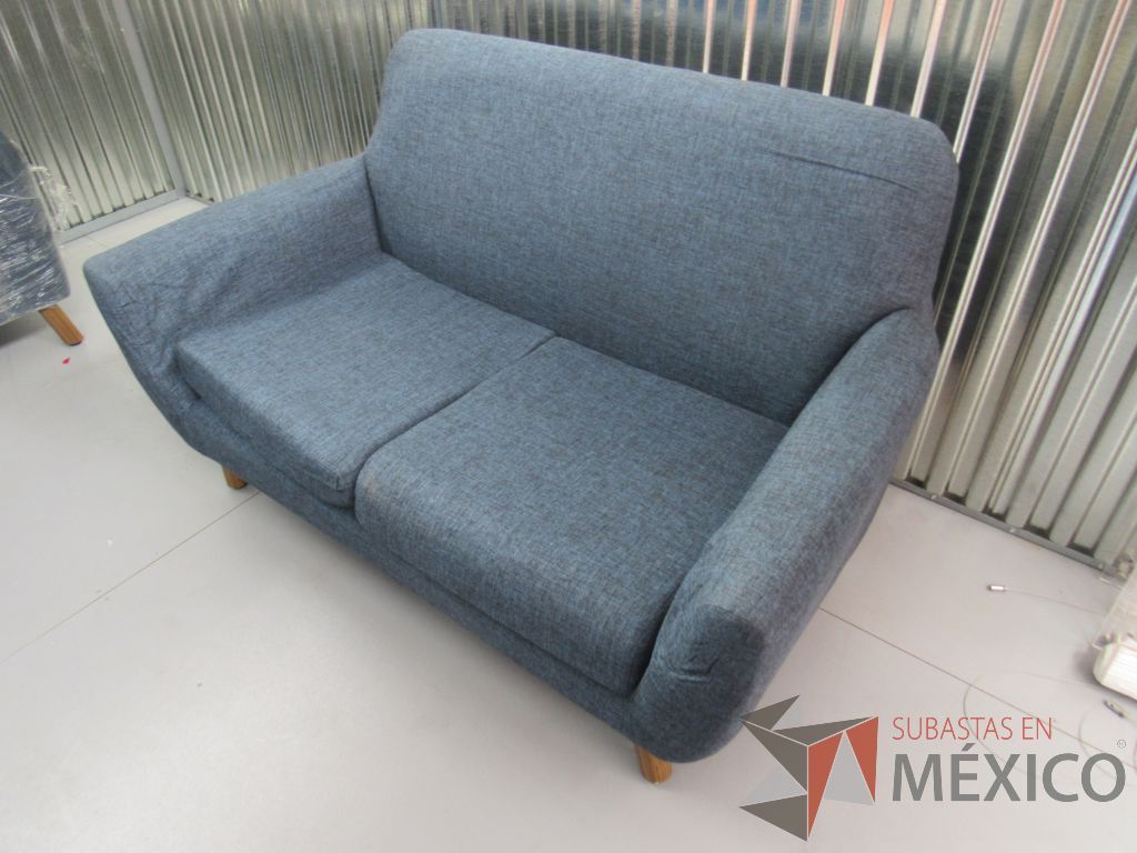 Lote 002 -Sillón de visita de 2 plazas en tela color azul con patas de madera - Imagen 12