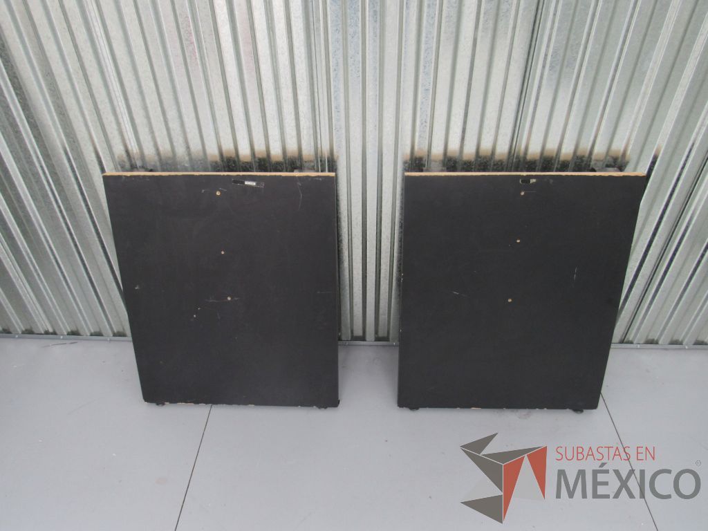 Lote 40 -Mesa de sala de juntas desarmada tipo madera con cubierta en color blanco dividida en 3 piezas - Imagen 5