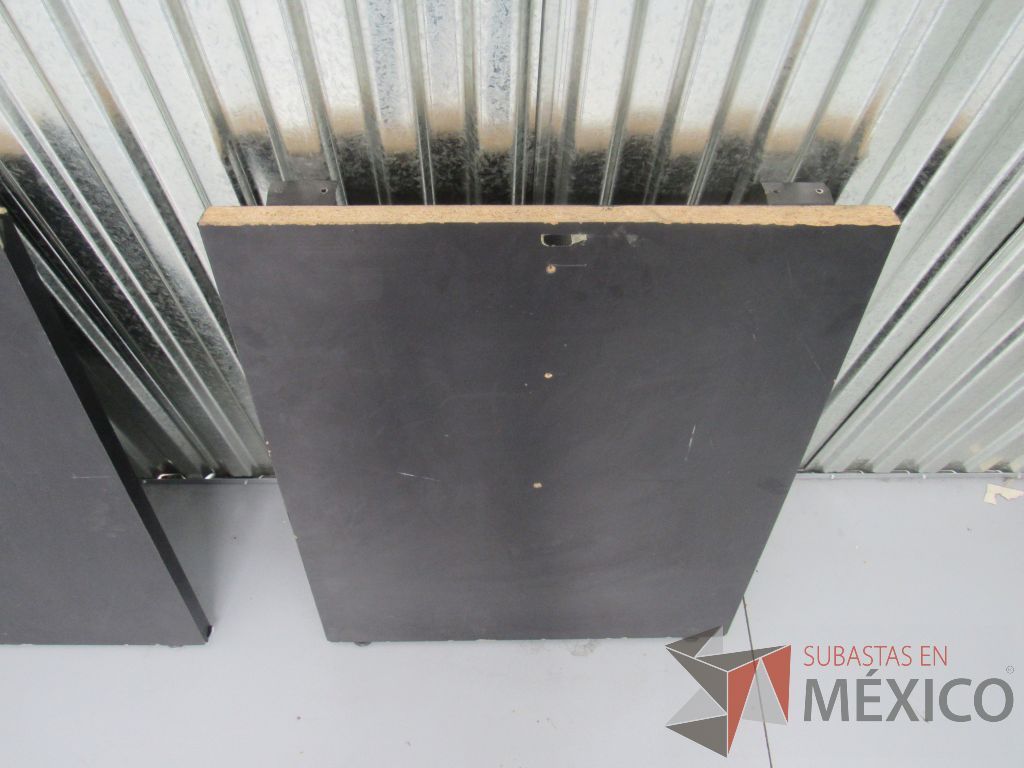 Lote 40 -Mesa de sala de juntas desarmada tipo madera con cubierta en color blanco dividida en 3 piezas - Imagen 7